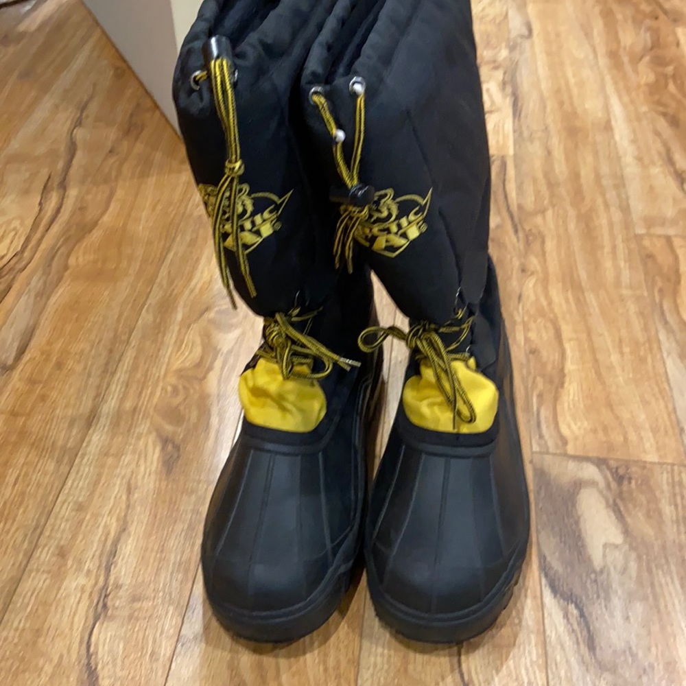 Arctic cat boots.